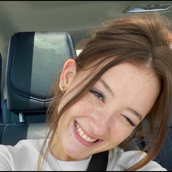 Meet your Posher, Abigail - Picture 1 of 1